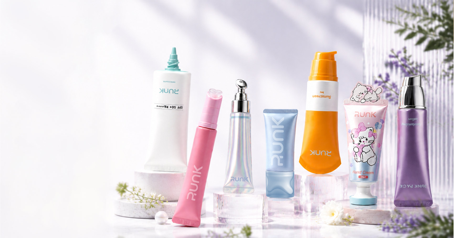 Tube en plastique cosmétique avec applicateur